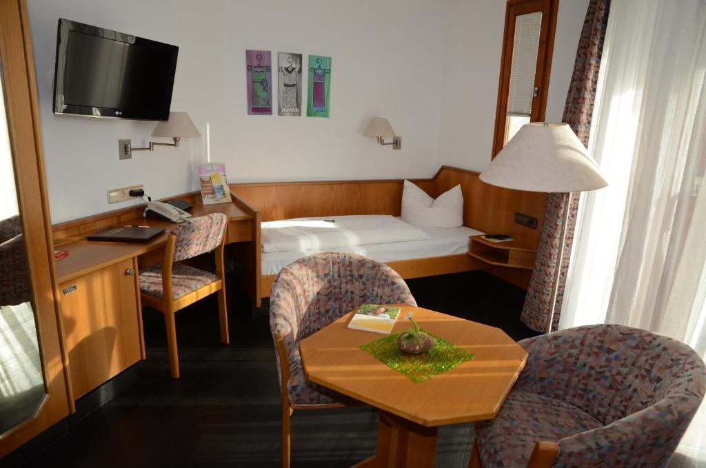 Hotel Mohren Ochsenhausen Habitación foto